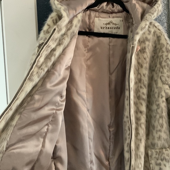 URBANCODE Faux Fur Luxurious Coat (UK8) - Picture 9 of 11